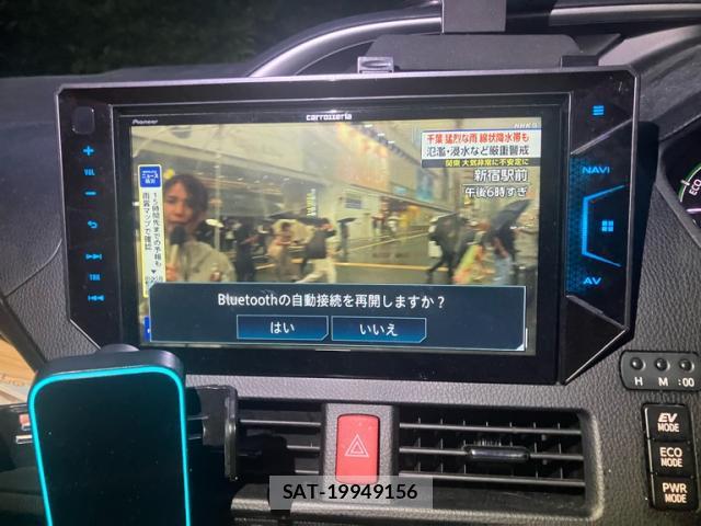 Toyota VOXY 2019-07 8378563-17