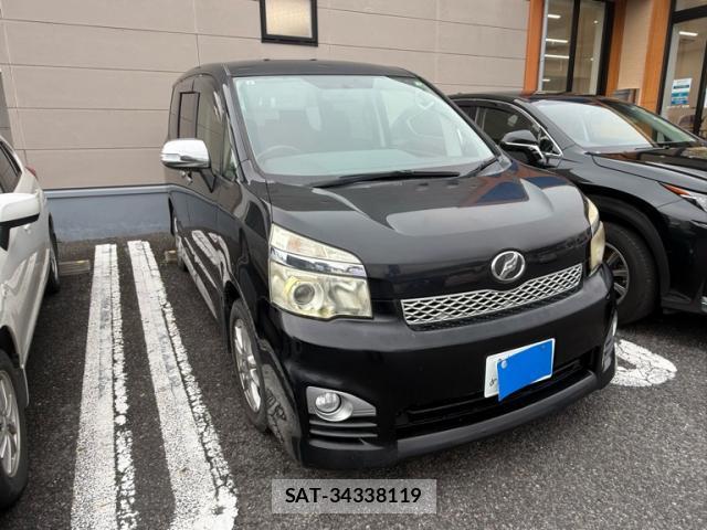 Toyota VOXY 2013-08 8378565-0