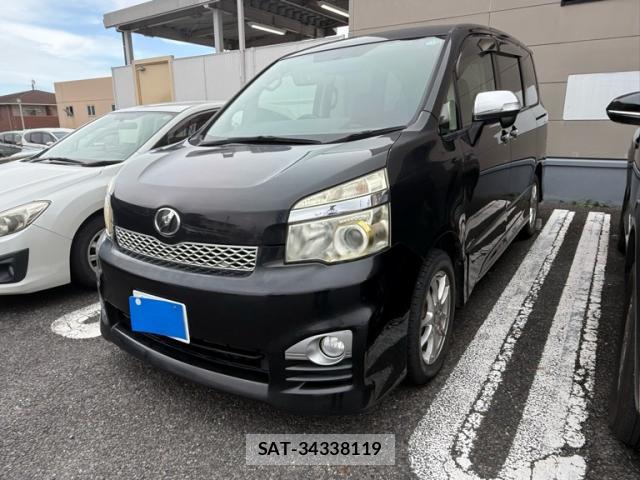 Toyota VOXY 2013-08 8378565-1