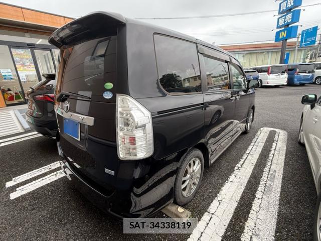Toyota VOXY 2013-08 8378565-13