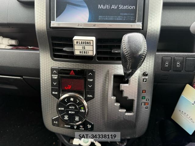 Toyota VOXY 2013-08 8378565-17