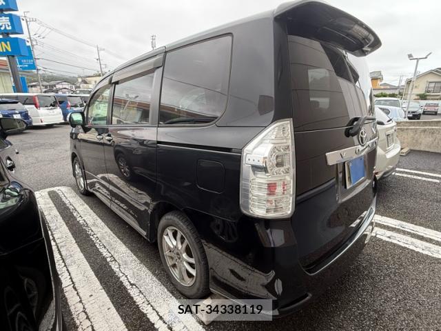 Toyota VOXY 2013-08 8378565-2