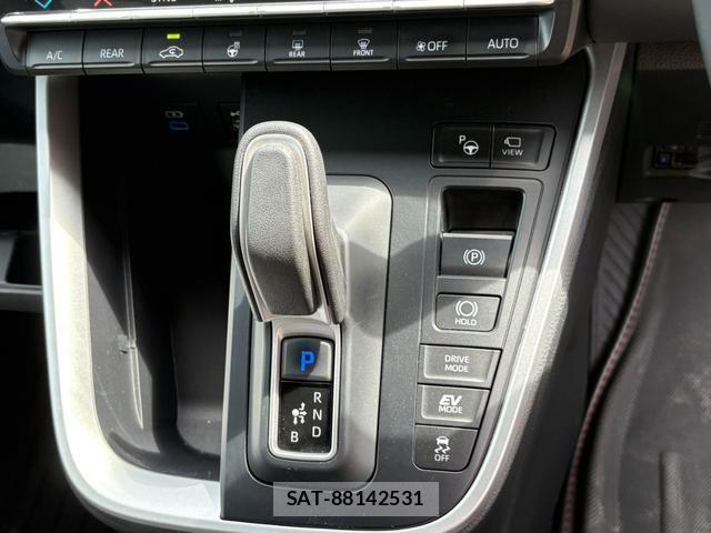 Toyota VOXY 2024-10 8378654-12