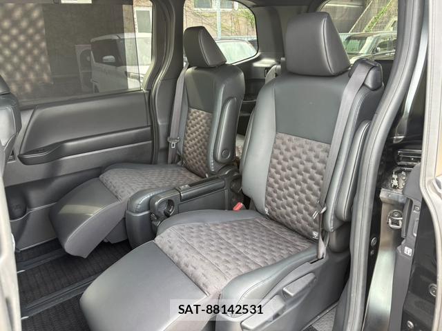 Toyota VOXY 2024-10 8378654-15