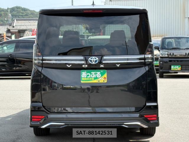 Toyota VOXY 2024-10 8378654-3