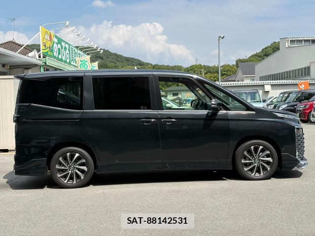 Toyota VOXY 2024-10 8378654-4