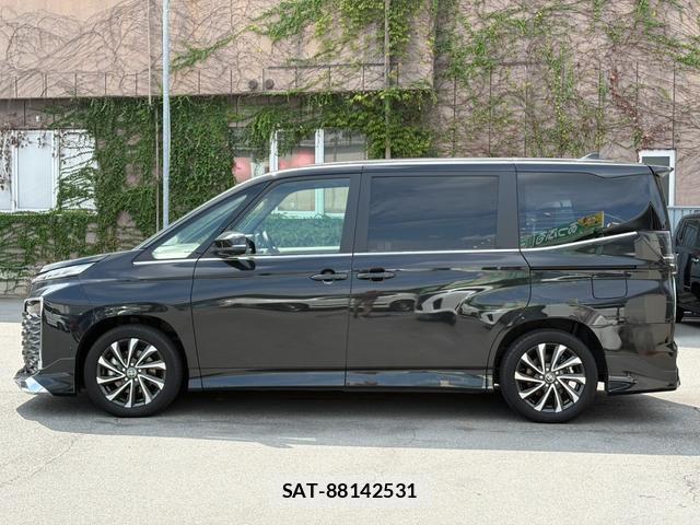 Toyota VOXY 2024-10 8378654-5
