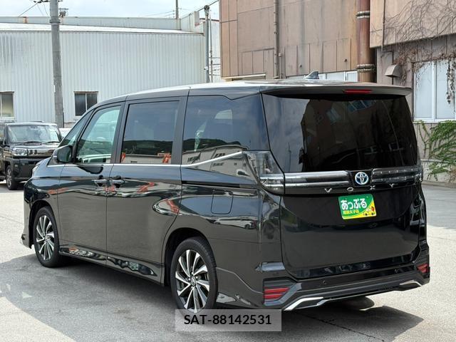 Toyota VOXY 2024-10 8378654-9
