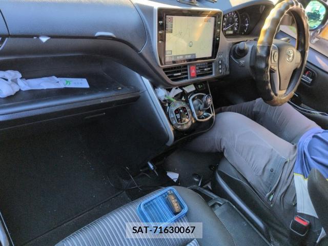 Toyota VOXY 2019-07 8378859-2