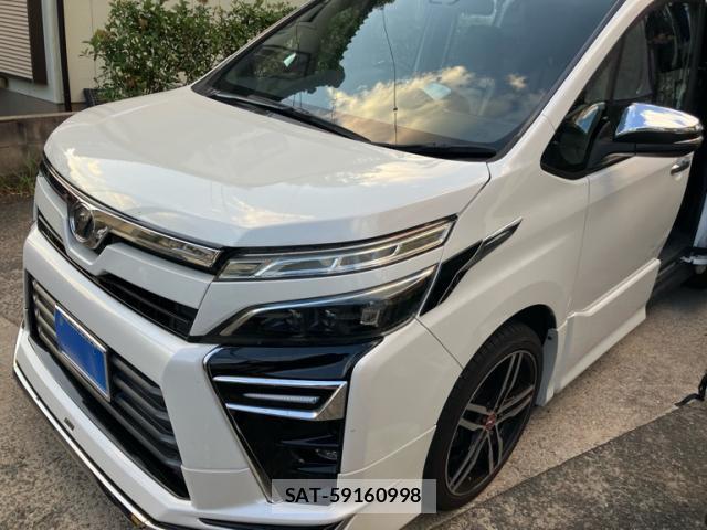 Toyota VOXY 2018-02 8379015-1