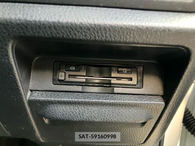 Toyota VOXY 2018-02 8379015-10