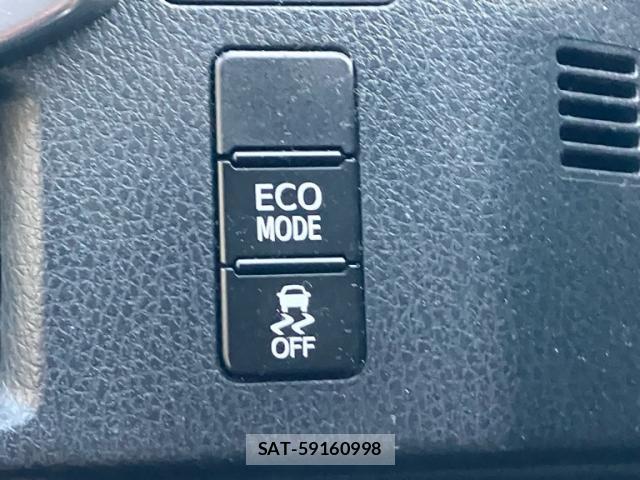 Toyota VOXY 2018-02 8379015-17