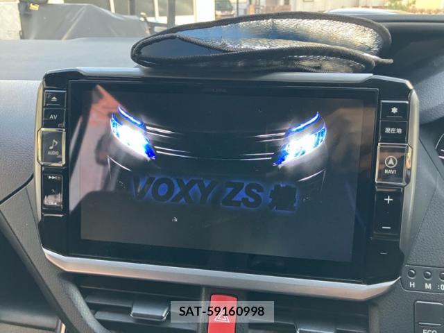Toyota VOXY 2018-02 8379015-18