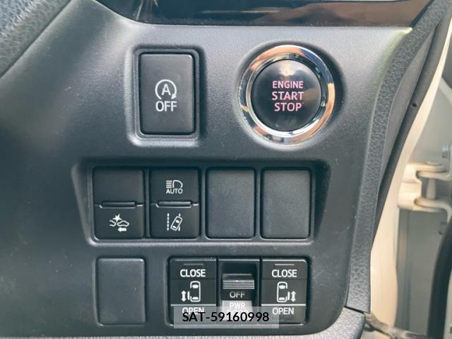 Toyota VOXY 2018-02 8379015-9