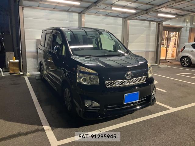 Toyota VOXY 2013-01 8379025-1