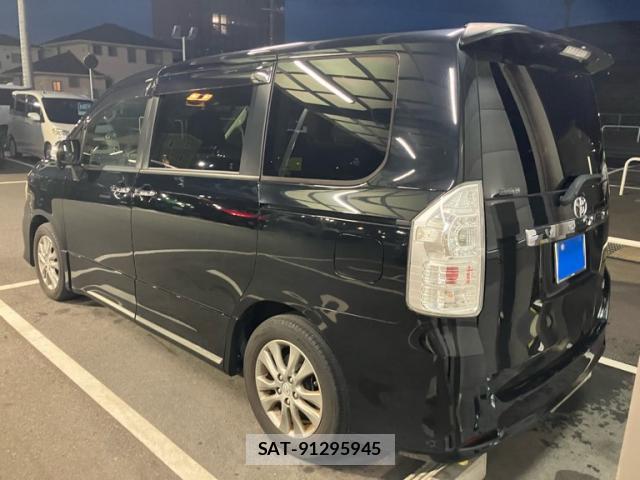 Toyota VOXY 2013-01 8379025-12