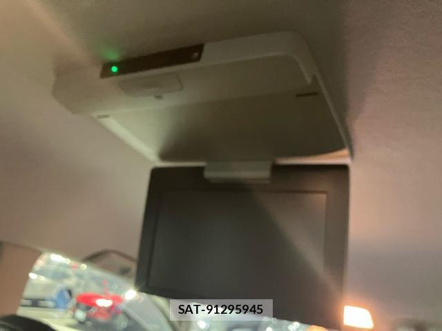 Toyota VOXY 2013-01 8379025-15