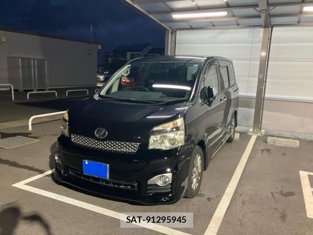Toyota VOXY 2013-01 8379025-2