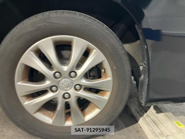 Toyota VOXY 2013-01 8379025-5