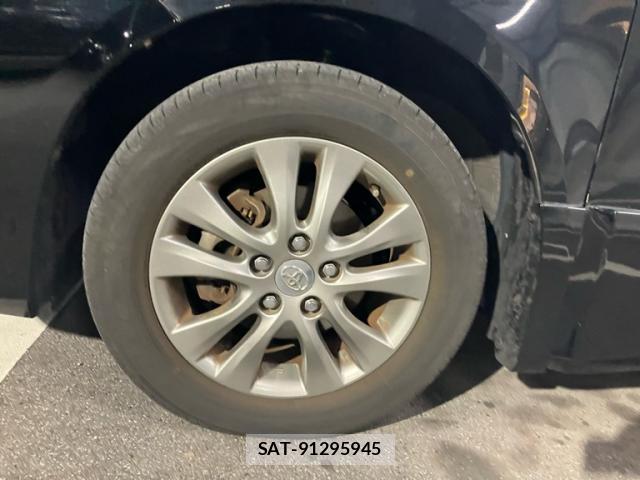 Toyota VOXY 2013-01 8379025-6