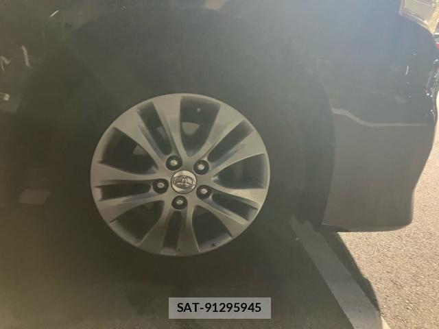Toyota VOXY 2013-01 8379025-7