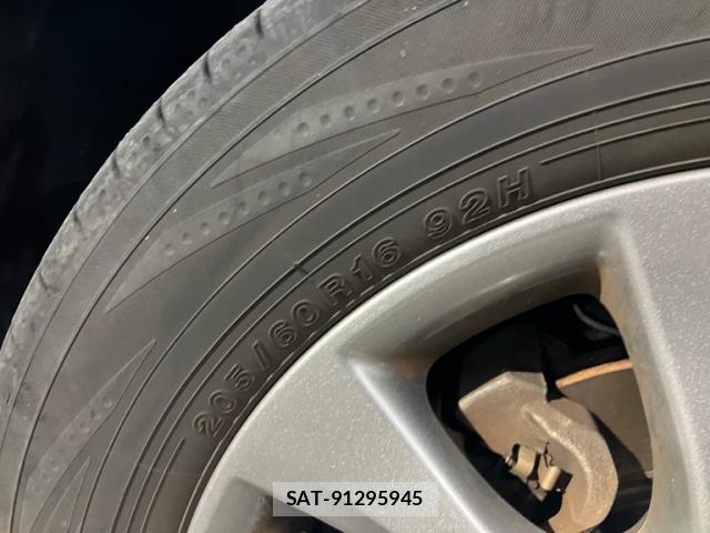 Toyota VOXY 2013-01 8379025-9