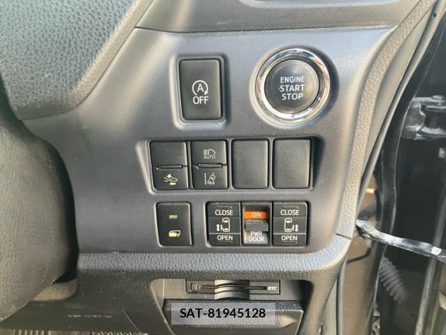 Toyota VOXY 2016-03 8379078-11