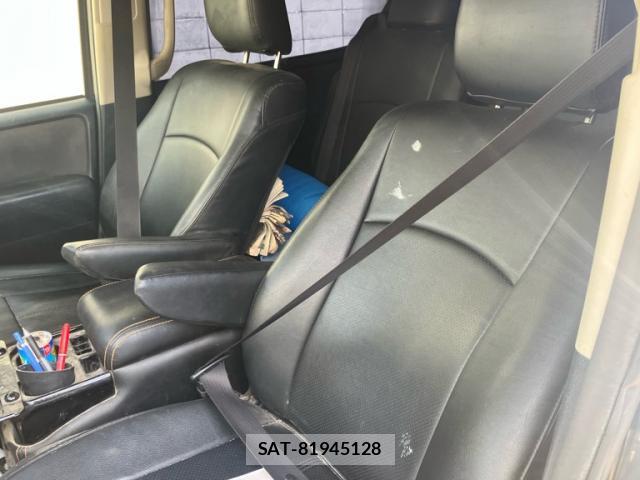 Toyota VOXY 2016-03 8379078-7