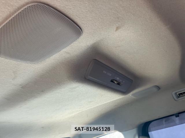 Toyota VOXY 2016-03 8379078-9
