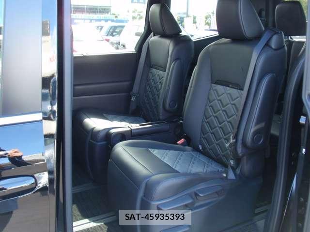 Toyota VOXY 2026-06 8379133-13