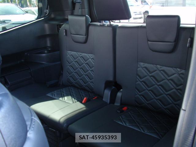 Toyota VOXY 2026-06 8379133-14