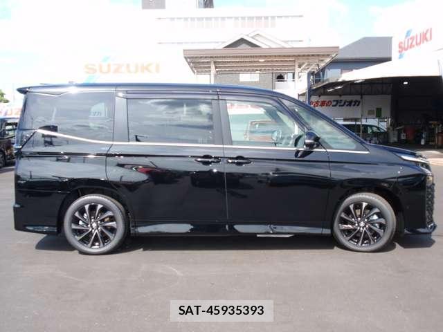 Toyota VOXY 2026-06 8379133-18