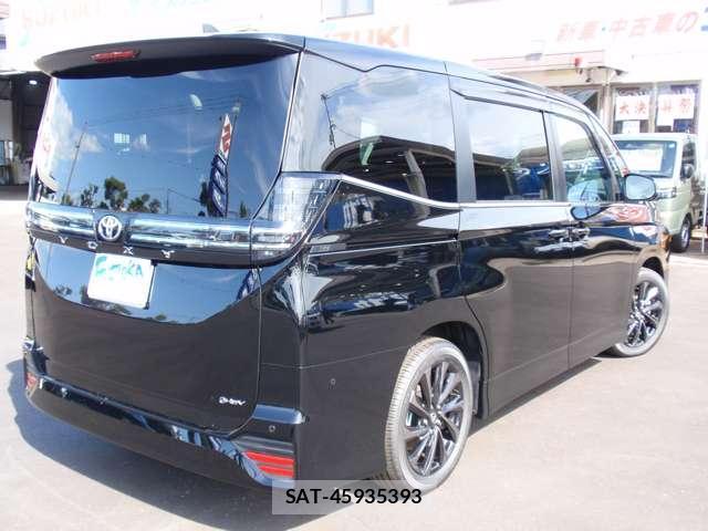 Toyota VOXY 2026-06 8379133-2
