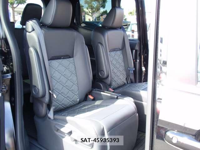 Toyota VOXY 2026-06 8379133-5