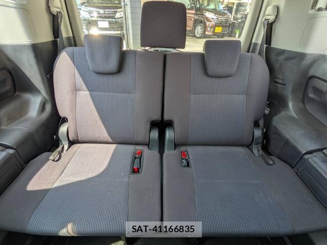 Toyota VOXY 2015-06 8379281-11