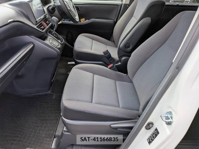 Toyota VOXY 2015-06 8379281-13
