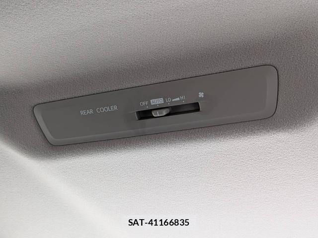 Toyota VOXY 2015-06 8379281-15