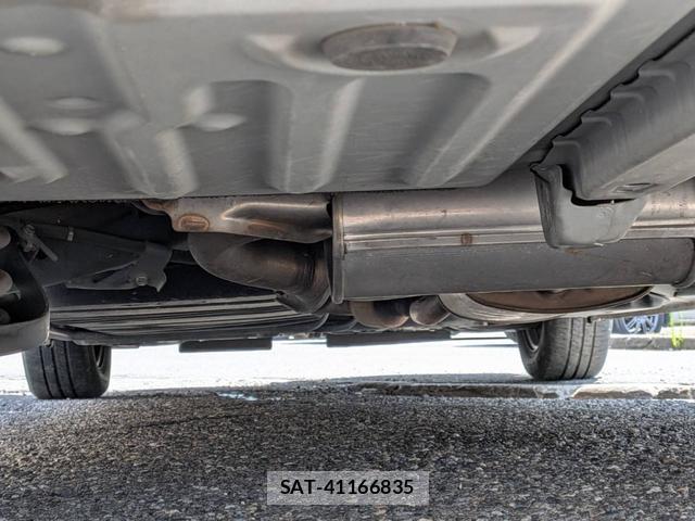 Toyota VOXY 2015-06 8379281-2