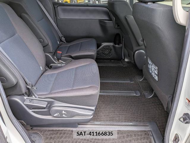 Toyota VOXY 2015-06 8379281-4