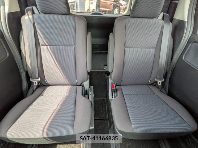Toyota VOXY 2015-06 8379281-5