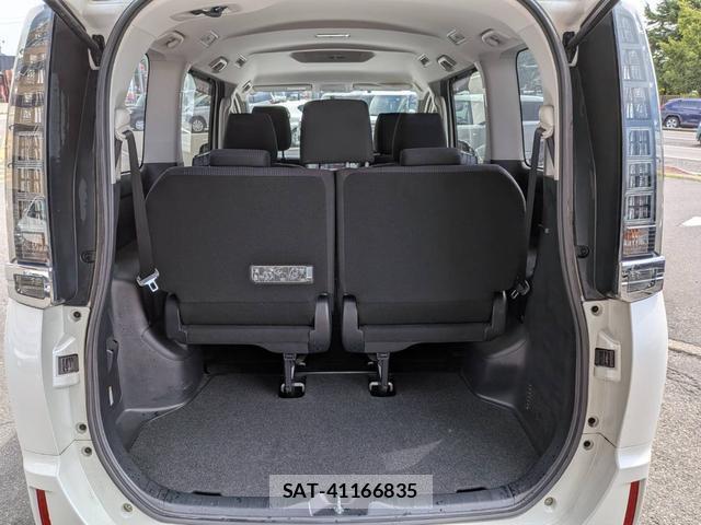 Toyota VOXY 2015-06 8379281-6
