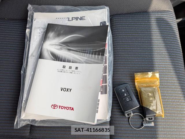 Toyota VOXY 2015-06 8379281-9
