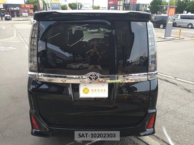Toyota VOXY 2016-05 8379283-1