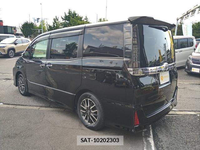 Toyota VOXY 2016-05 8379283-11