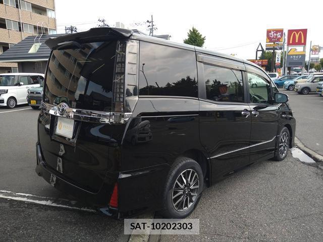 Toyota VOXY 2016-05 8379283-13