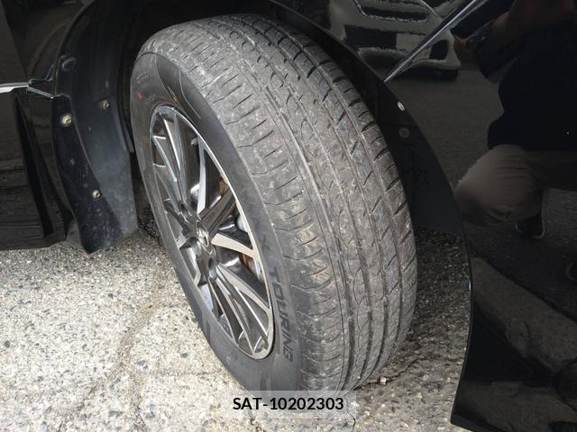 Toyota VOXY 2016-05 8379283-15