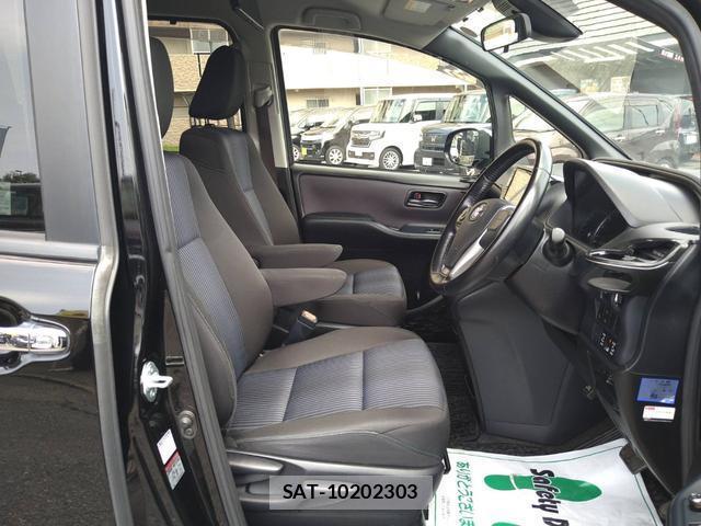 Toyota VOXY 2016-05 8379283-5