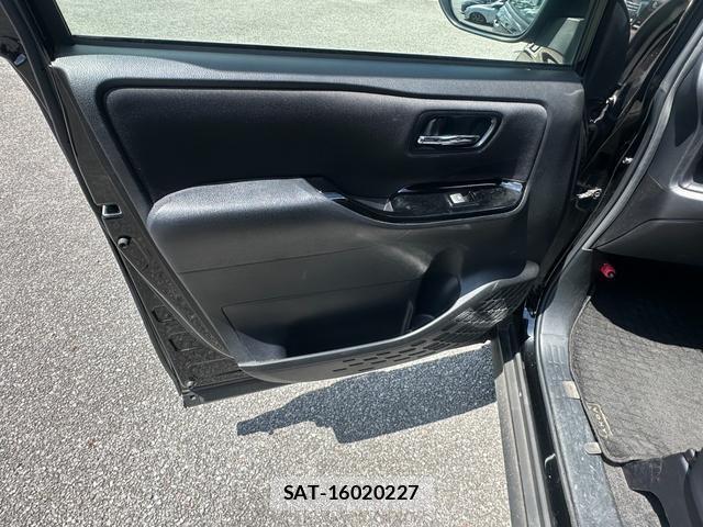 Toyota VOXY 2019-10 8379344-10