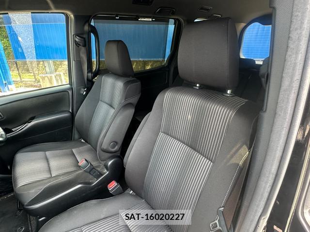 Toyota VOXY 2019-10 8379344-12