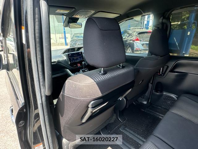 Toyota VOXY 2019-10 8379344-13